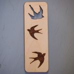 drewniana zakładka do książki z jaskółkami - zakładka z ptakami