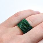 Pierścionek koralikowy zielony 8 - pierścionek na prezent