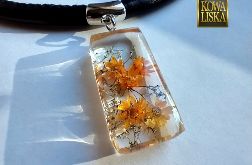 Słoneczny naszyjnik z żywicy i kwiatów