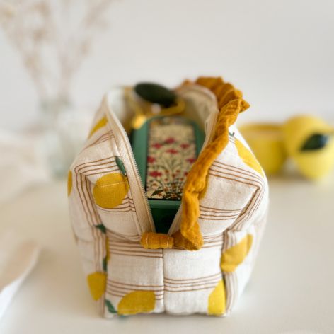  Kosmetyczka z falbanką LEMON