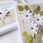 Kartka ŚLUBNA z białymi kwiatkami - Beżowo-biała kartka ślubna w pudełku