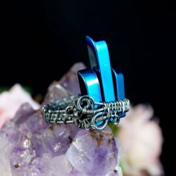 Srebrny pierścionek z hematytem niebieskim