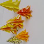 Zestaw choinek z papieru żółto- pomarańczowy las - 