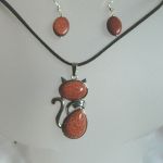 Piasek pustyni, złocisty kamień słońca. Wisiorek z kotkiem i kolczyki, komplet biżuterii - 