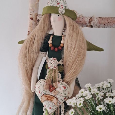 anioł stróż w butelkowej zieleni