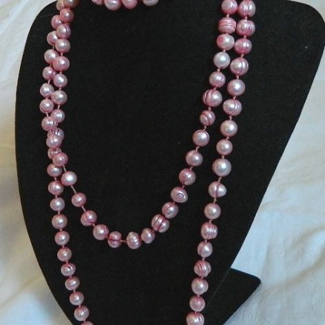 Jasnoróżowe perły naturalne, długi sznur pereł, naszyjnik z perłami