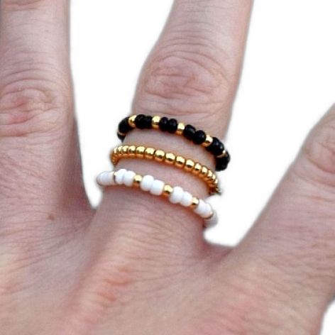 Zestaw 3 pierścionki elastyczne koraliki gumka czarno-biało-złote