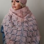 Ażurowa czapka z chustą w jasnym różu. - 