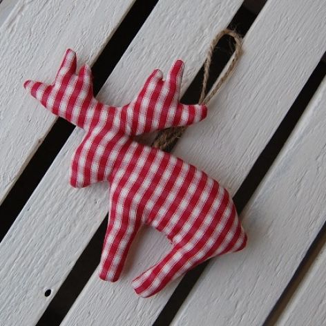 ZAkratkowany renifer