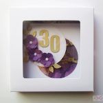 Kartka ROCZNICA ŚLUBU fioletowo-złocista - KArtka na rocznicę ślubu z fioletowymi kwiatami