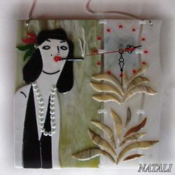 Artystyczna kompozycja ze szkła - zegar "Dama z papierosem"