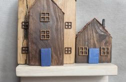 Domki drewniane na klucze z niebieskimi drzwiami hand made