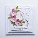 Elegancka kartka komunijna z personalizacją  - Kartka handmade na komunię z różowymi kwiatami