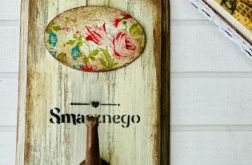 Dekoracyjny wieszak na ścianę z drewna, styl rustykalny, smacznego