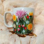 Ręcznie malowany lot bociana nad łąką kubek 270 ml. - ręcznie malowane