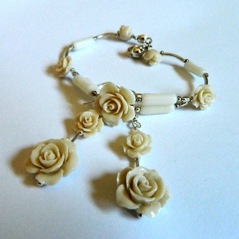 Bransoletka i kolczyki, kremowe róże, koral