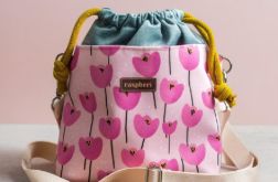 Zielona listonoszka z kominem z weluru w różowe tulipany – handmade, unikat