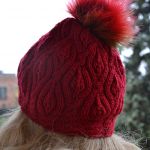 Czerwona czapka z pomponem - ciepła zimowa  czapka