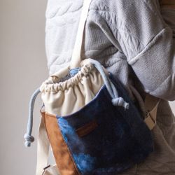 Kremowo-granatowy workoplecak mini z weluru