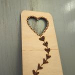 drewniana zakładka z latawcem sercem - zakładka z sercem