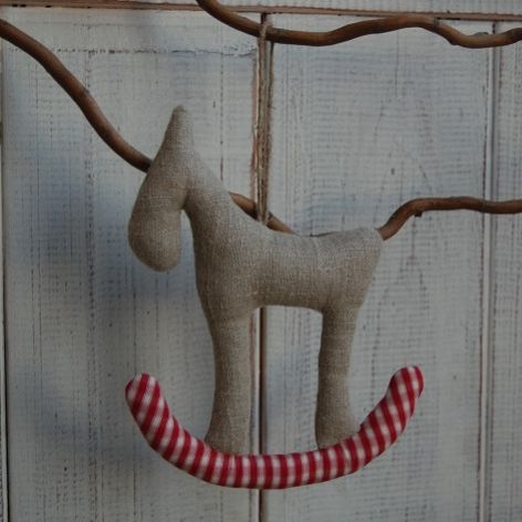 Lniany konik na kraciastym biegunie