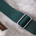 Beżowa prosta kopertówka z weluru - 