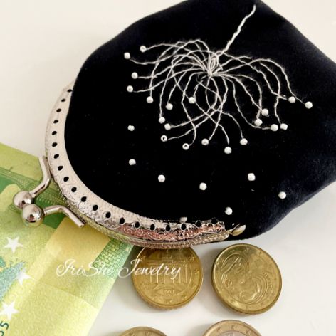 Portmonetka damska Kwiatek, haftowana ręcznie