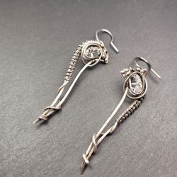 Długie srebrne kolczyki z kryształem – lekkie, eleganckie, ręcznie robiona biżuteria