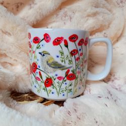 Mysikrólik wśród maków ręcznie malowany kubek 270 ml.
