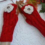 Czerwone rękawiczki mitenki z kwiatkiem - z kwiatkiem
