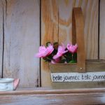 Sielska półka, shabby chic na talerze i kubki - 