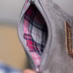 Mała szara kosmetyczka z weluru - 