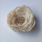 Broszka kwiat beżowy - brosza kwiat beżowy