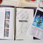 Wodoodporne etui na książkę: oliwkowy len - 