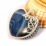 Srebrny wisior z Agatem niebiesko białym - srebrny amulet w kształcie serca