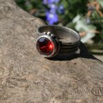 Krąg czerwieni - srebrny pierścionek