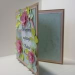 Kartka dla babci - różowe kwiatki (2) - Kartka jest elegancko wykończona również w środku (po obu stronach - prawej i lewej) - miejsce na samodzielne wpisanie życzeń albo wklejenie wkładki z wydrukowanym tekstem.