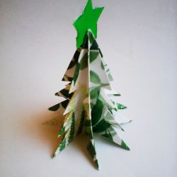 Choinka z papieru w liście