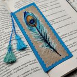 Zakładka z haftem - pawie piórko. - 