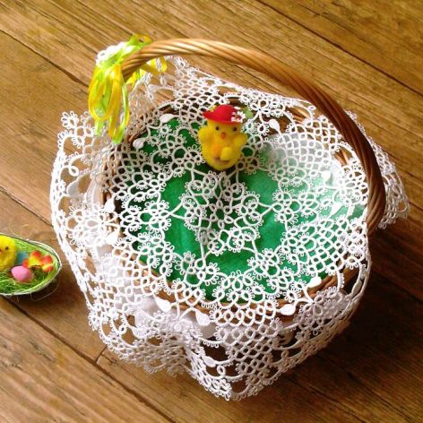 Wielkanocna frywolitka na koszyczek 33cm
