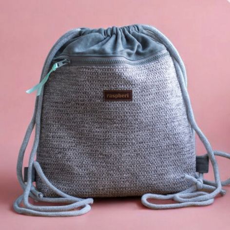 Szary plecak z przednią kieszenią plecionka