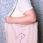 Torba haftowana - pies - Zdjęcie jak torba wygląda w użyciu