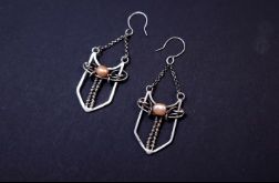 Srebrne kolczyki z różową perłą | Eleganckie kolczyki z motywem miecza