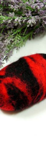 Mydełko filcowe czerwono-czarne