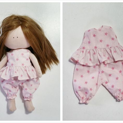 Piżamka dla lalki różowa w gwizaski
