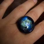 Duży pierścionek z kosmosem, morska zieleń - Średnica oczka 25 mm