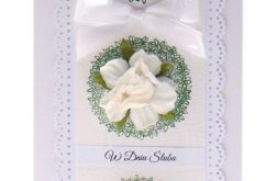 Biała z różami kartka ślubna