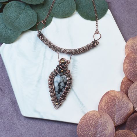 Miedziany naszyjnik wire wrapping z obsydianem śnieżnym #492