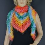 Chusta w kolorach tęczy z długim włosem - na zimę