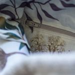 Jasnobeżowy workoplecak z kieszeniami ze sztruksu w kwiaty - 
